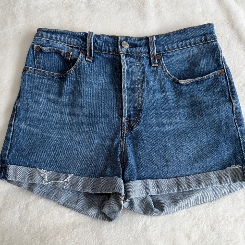 Levi’s The Wedgie Short Women’s Size 30 - Picture 3 of 9